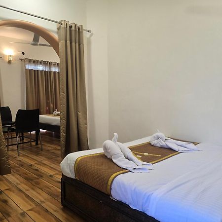 Hotel Vyankatesh & Pure Veg Restaurant Mahābaleshwar Dış mekan fotoğraf