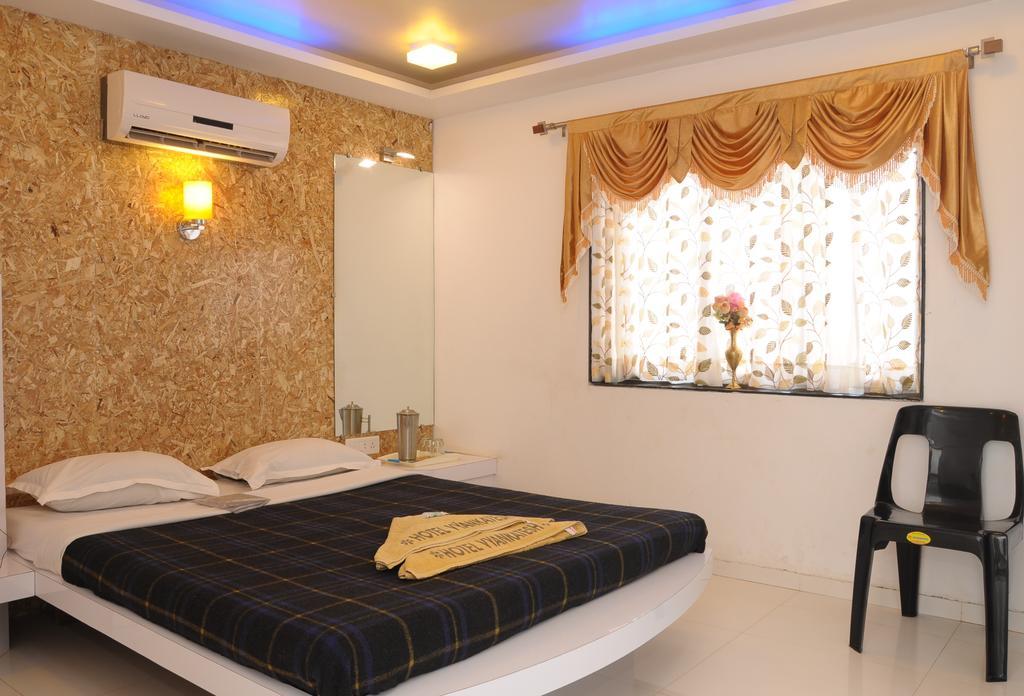 Hotel Vyankatesh & Pure Veg Restaurant Mahābaleshwar Oda fotoğraf
