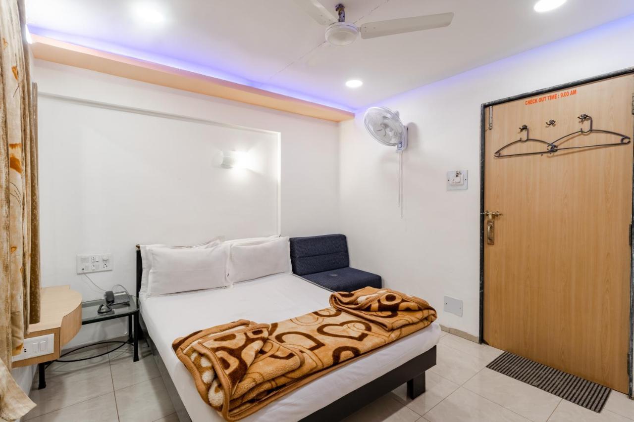 Hotel Vyankatesh & Pure Veg Restaurant Mahābaleshwar Dış mekan fotoğraf