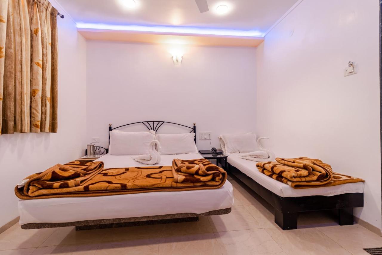 Hotel Vyankatesh & Pure Veg Restaurant Mahābaleshwar Dış mekan fotoğraf