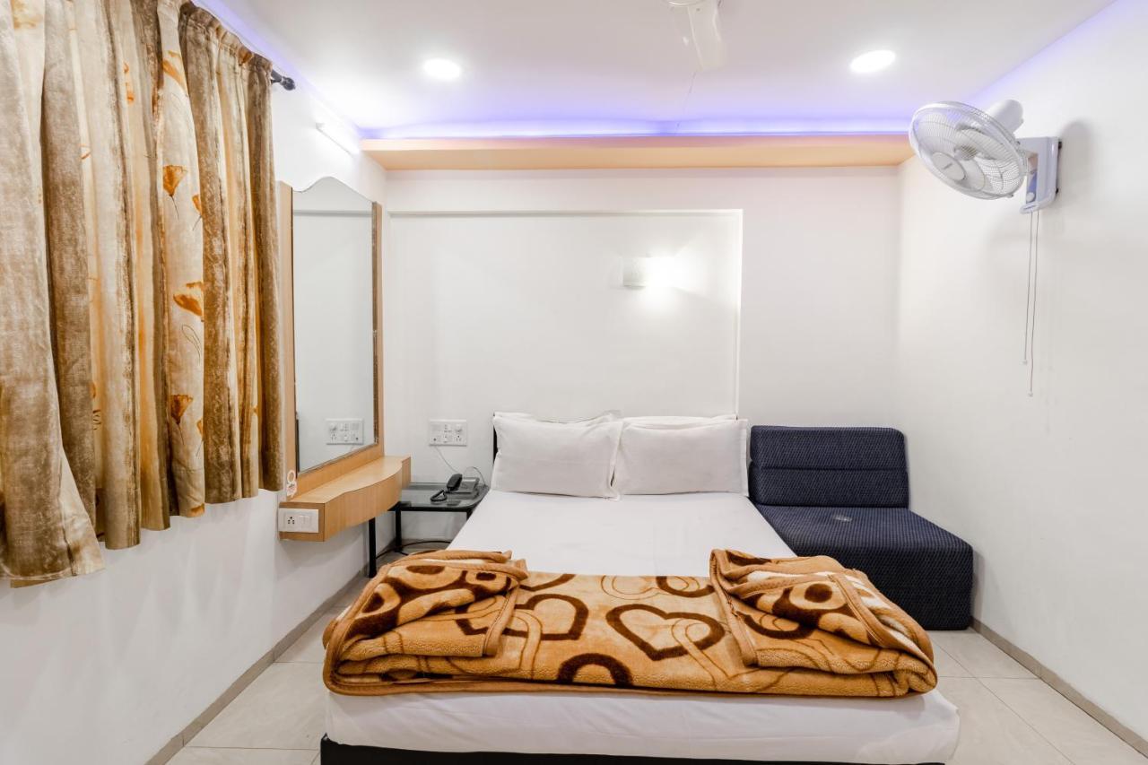Hotel Vyankatesh & Pure Veg Restaurant Mahābaleshwar Dış mekan fotoğraf