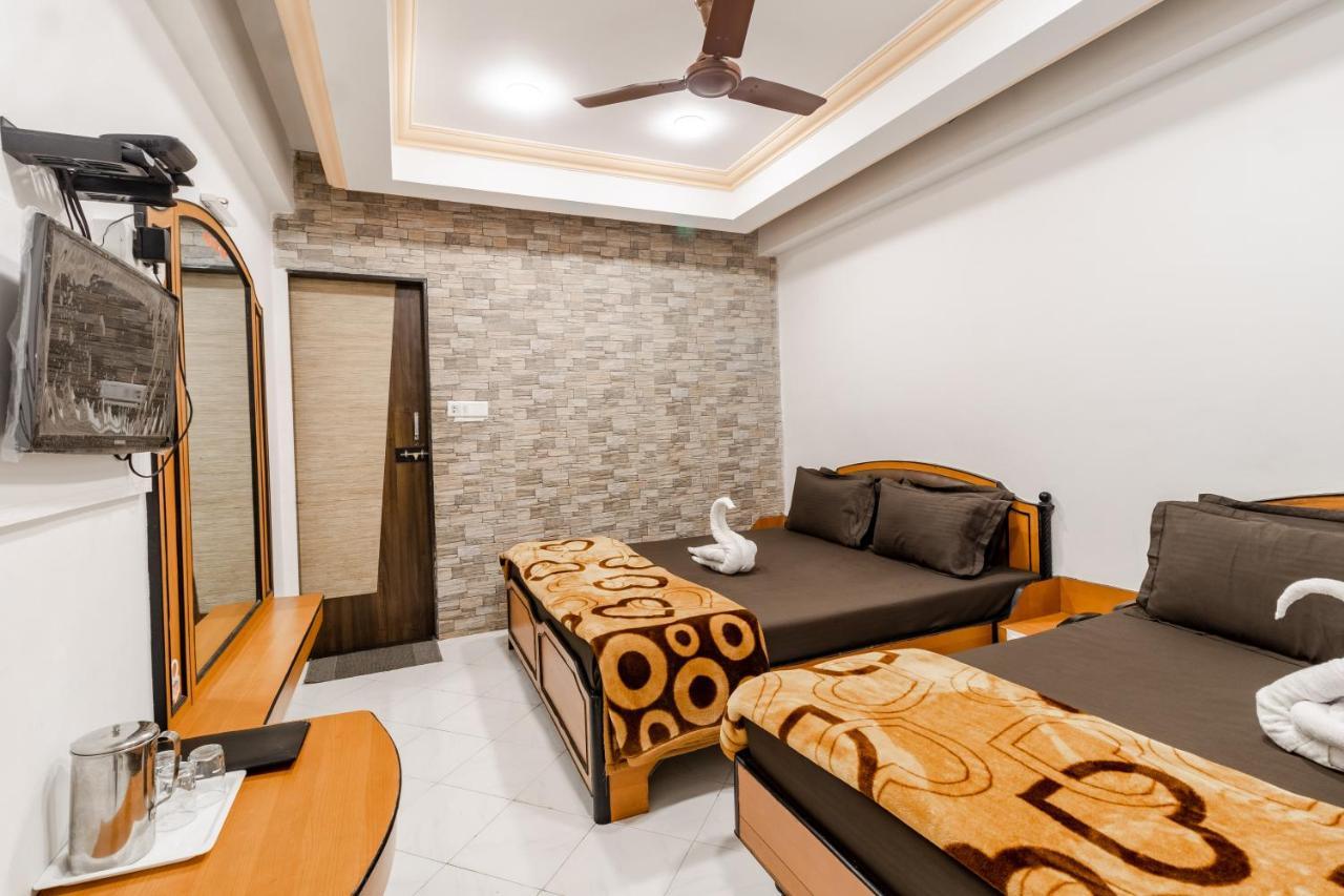 Hotel Vyankatesh & Pure Veg Restaurant Mahābaleshwar Dış mekan fotoğraf