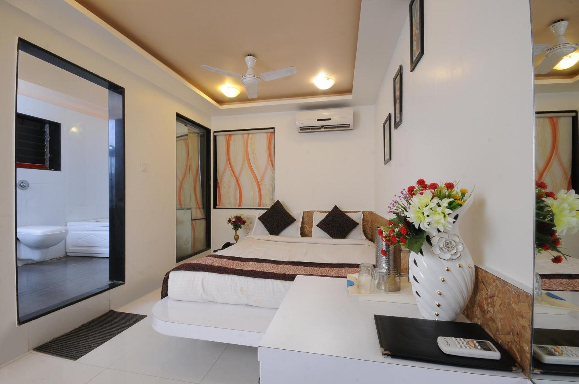 Hotel Vyankatesh & Pure Veg Restaurant Mahābaleshwar Dış mekan fotoğraf