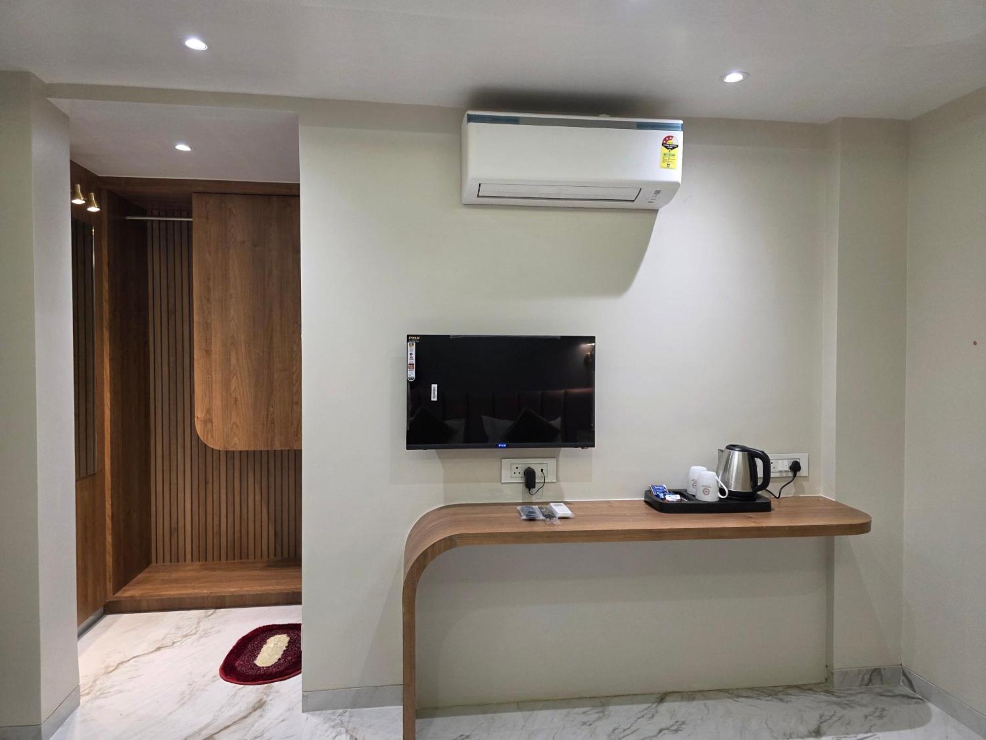 Hotel Vyankatesh & Pure Veg Restaurant Mahābaleshwar Dış mekan fotoğraf