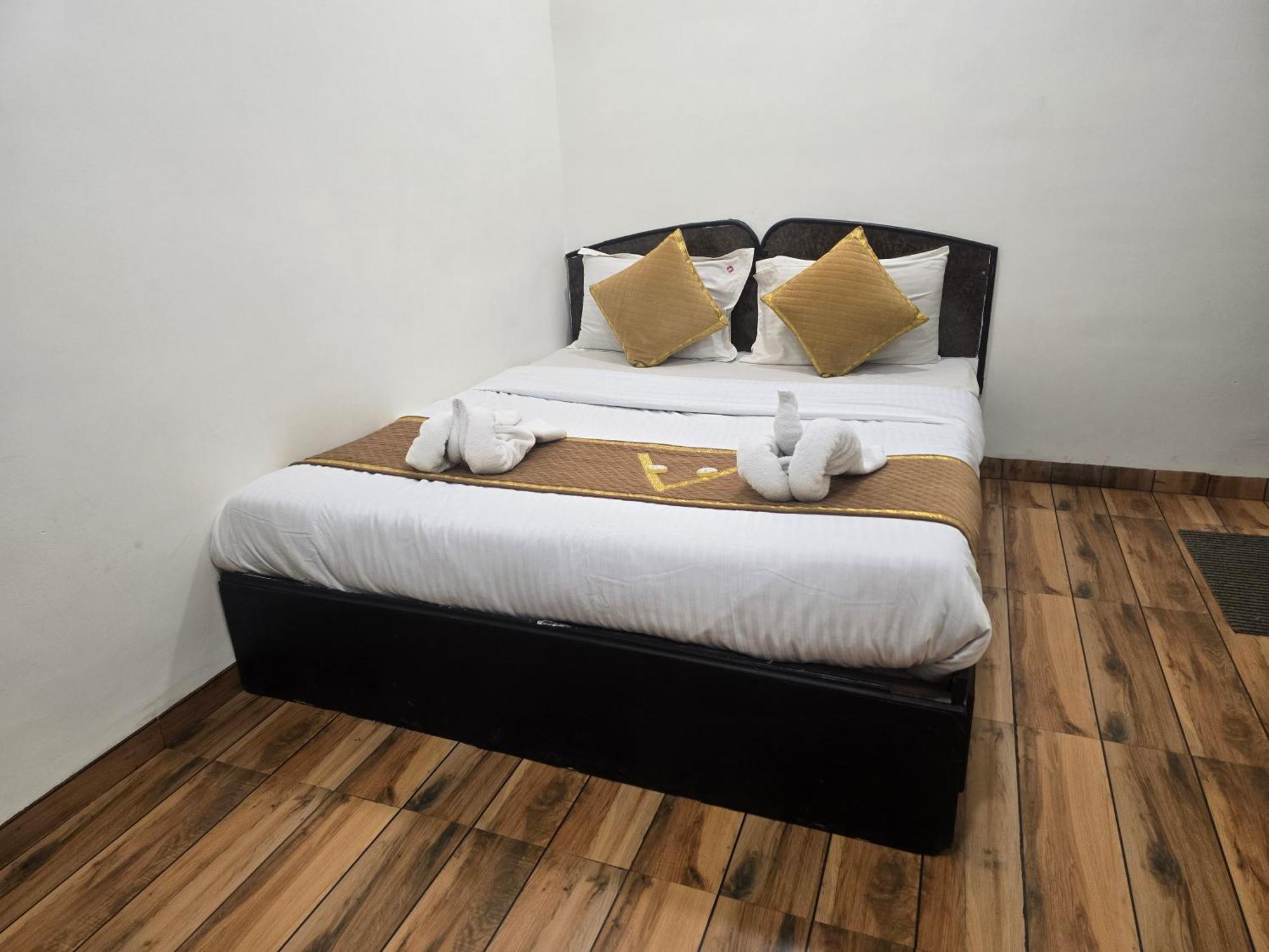 Hotel Vyankatesh & Pure Veg Restaurant Mahābaleshwar Dış mekan fotoğraf