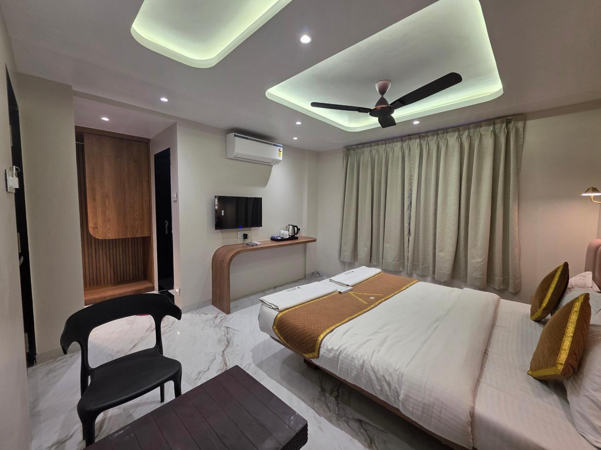 Hotel Vyankatesh & Pure Veg Restaurant Mahābaleshwar Dış mekan fotoğraf