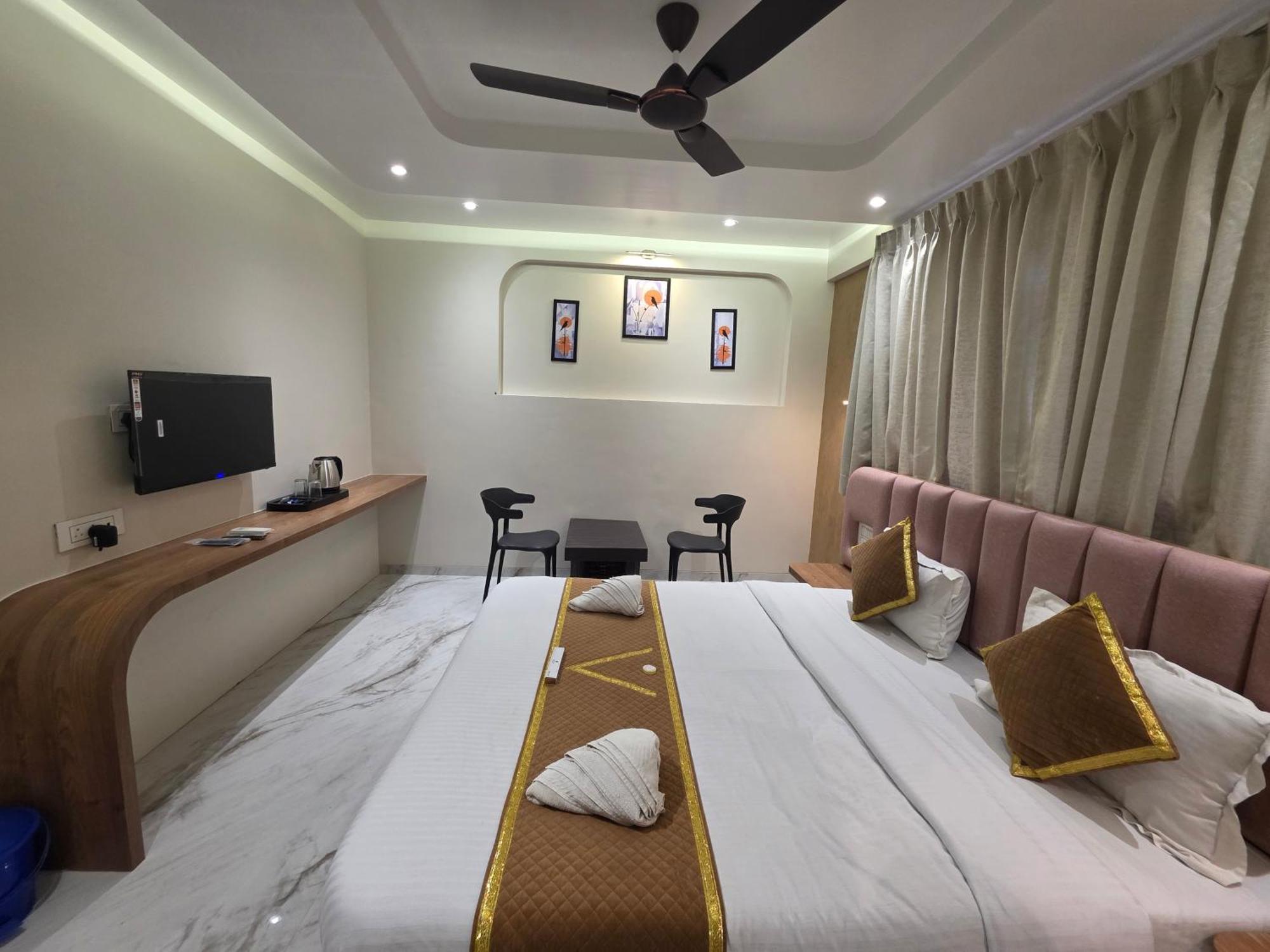 Hotel Vyankatesh & Pure Veg Restaurant Mahābaleshwar Dış mekan fotoğraf