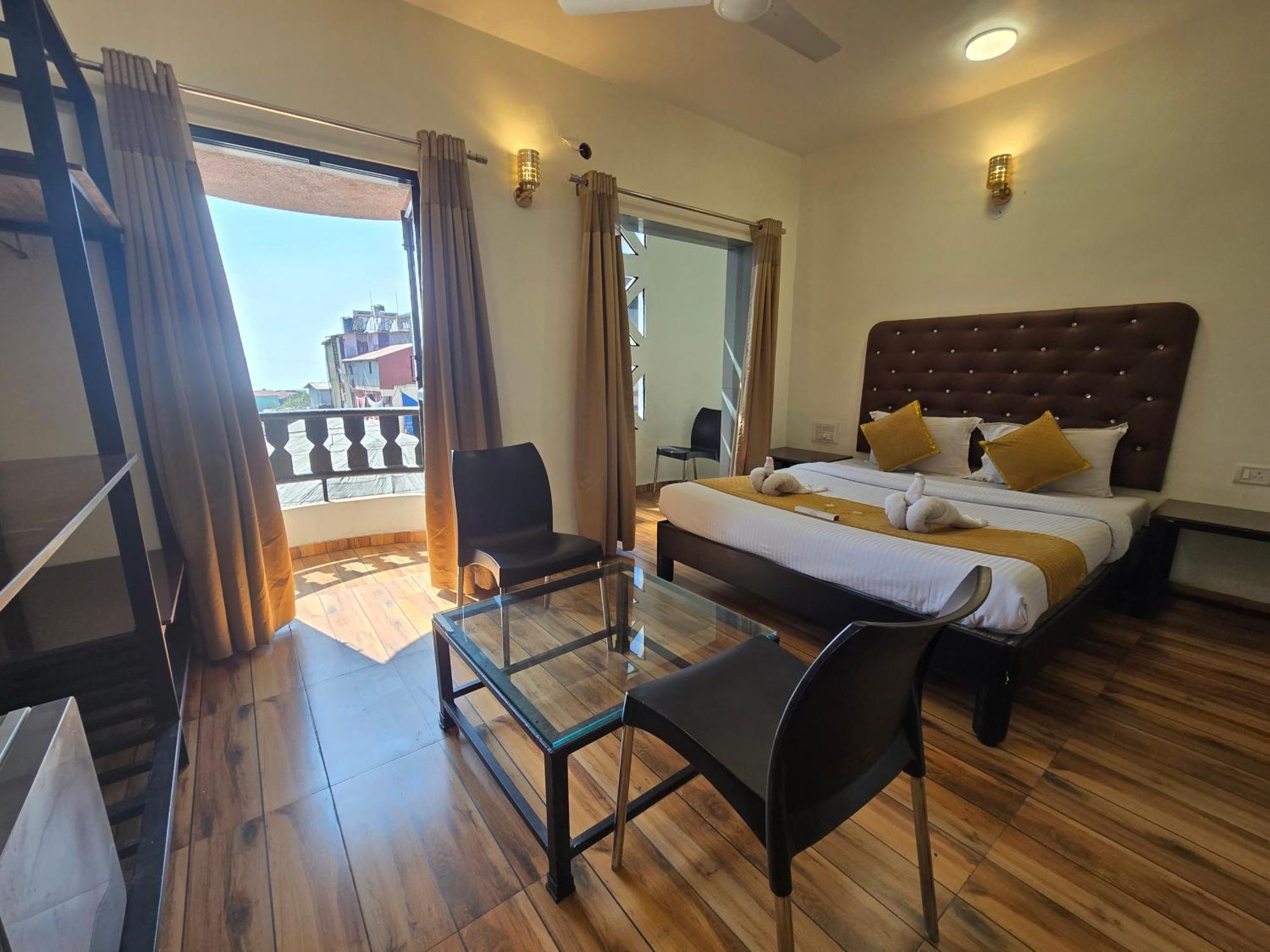 Hotel Vyankatesh & Pure Veg Restaurant Mahābaleshwar Dış mekan fotoğraf