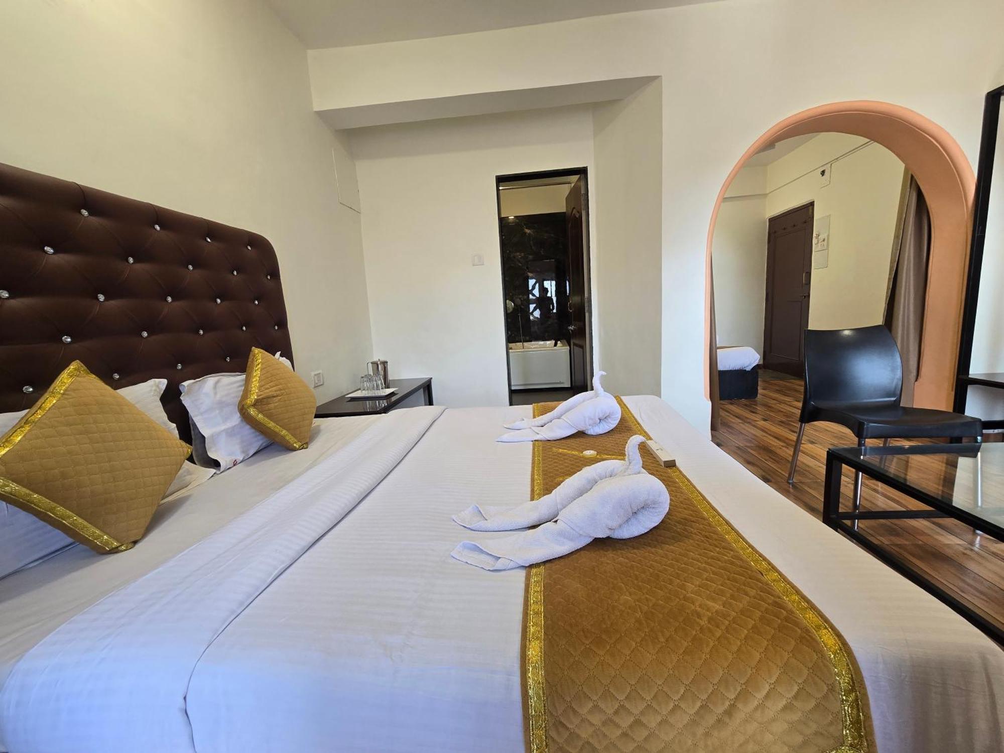 Hotel Vyankatesh & Pure Veg Restaurant Mahābaleshwar Dış mekan fotoğraf