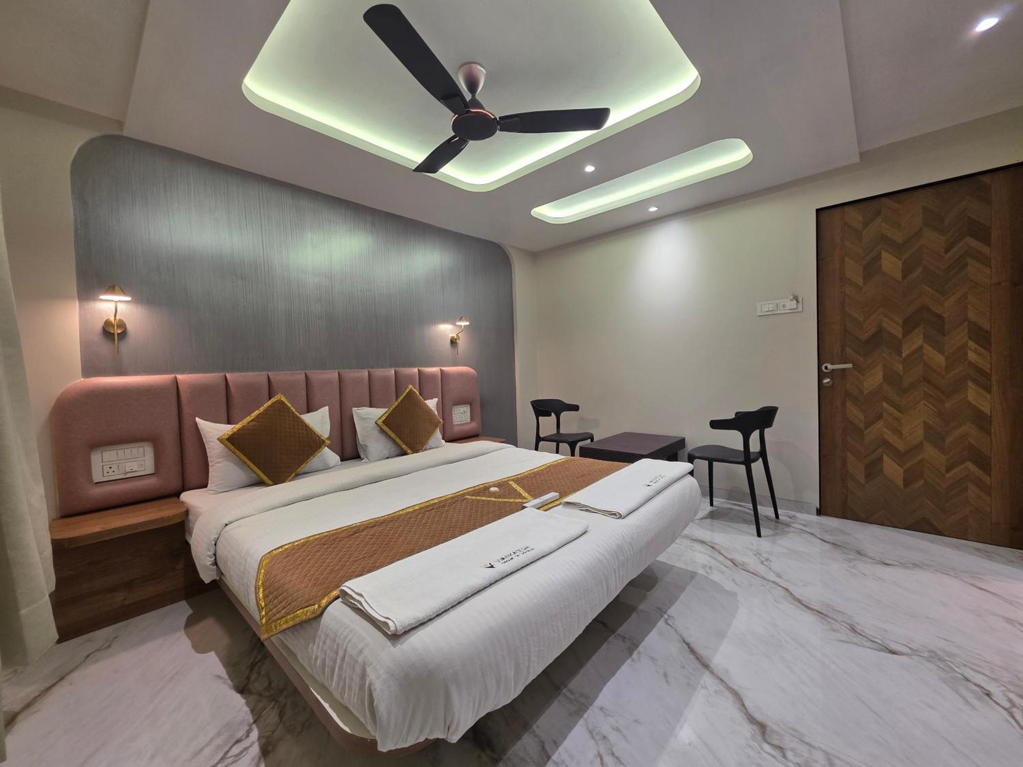 Hotel Vyankatesh & Pure Veg Restaurant Mahābaleshwar Dış mekan fotoğraf