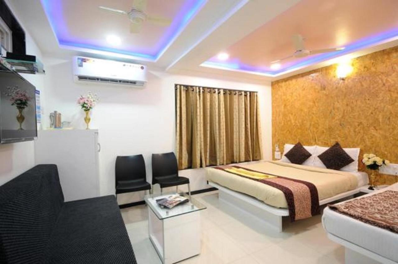 Hotel Vyankatesh & Pure Veg Restaurant Mahābaleshwar Dış mekan fotoğraf