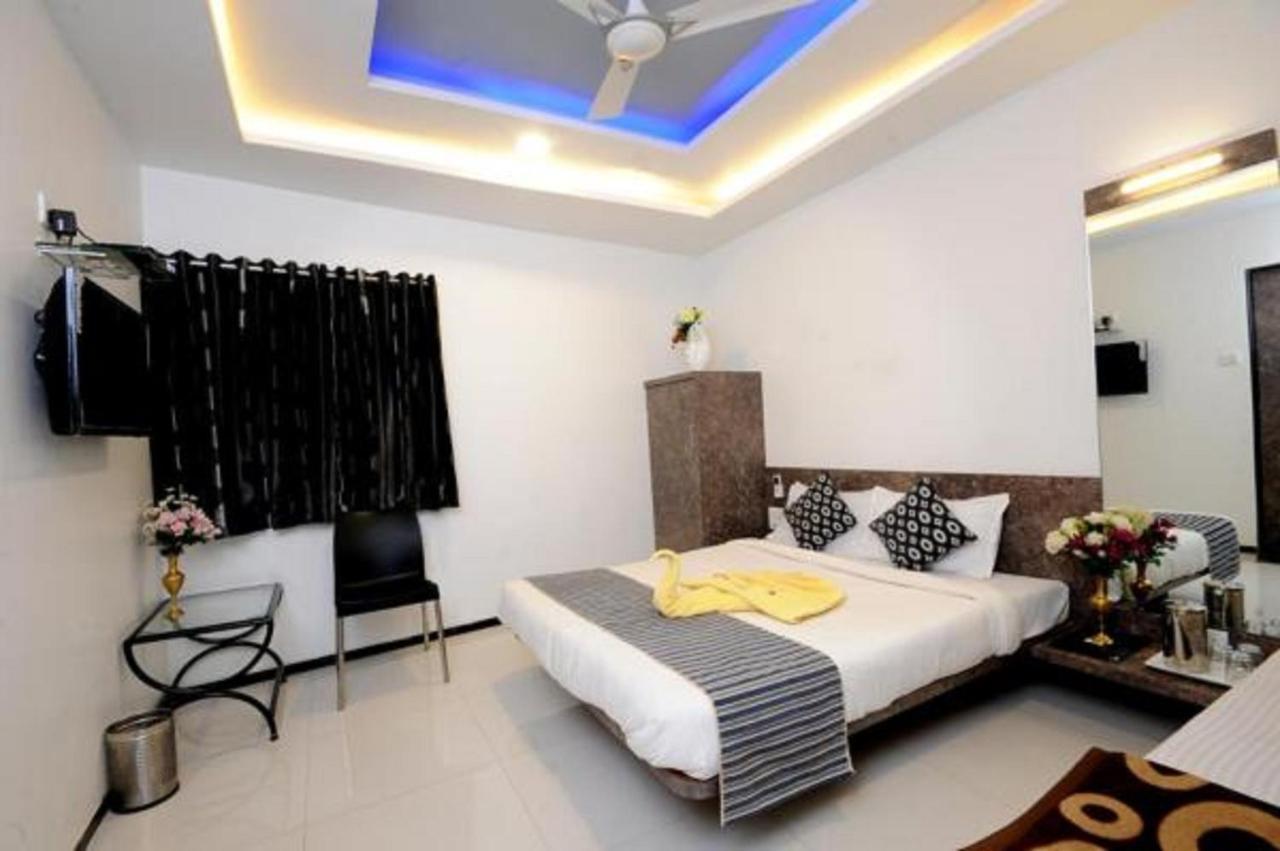 Hotel Vyankatesh & Pure Veg Restaurant Mahābaleshwar Dış mekan fotoğraf