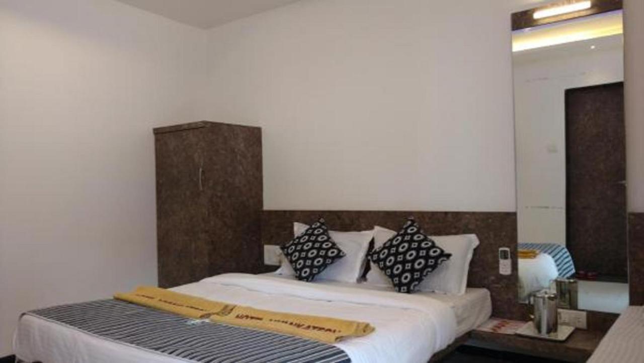 Hotel Vyankatesh & Pure Veg Restaurant Mahābaleshwar Dış mekan fotoğraf