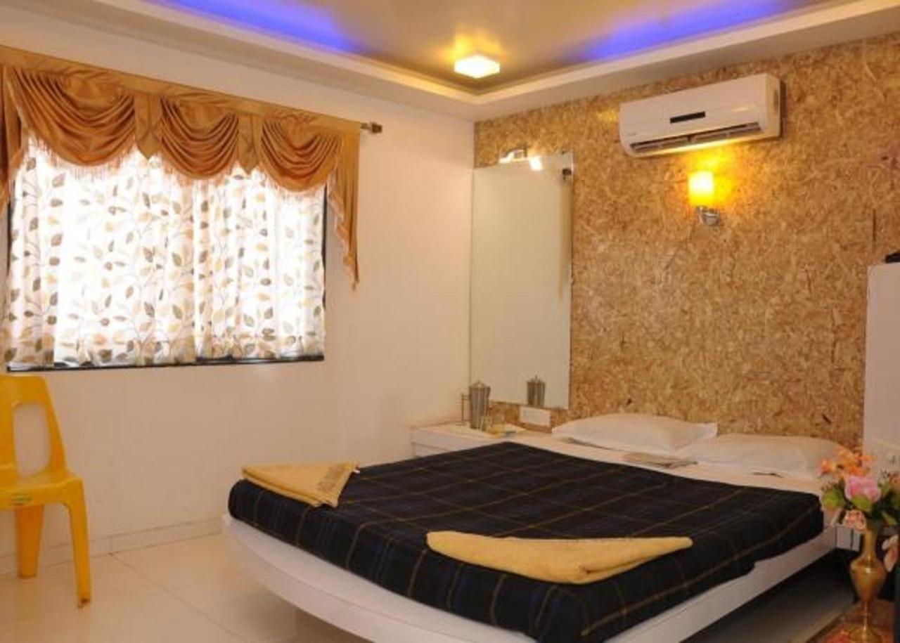 Hotel Vyankatesh & Pure Veg Restaurant Mahābaleshwar Dış mekan fotoğraf