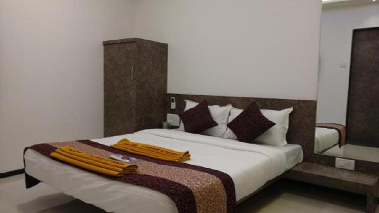 Hotel Vyankatesh & Pure Veg Restaurant Mahābaleshwar Dış mekan fotoğraf